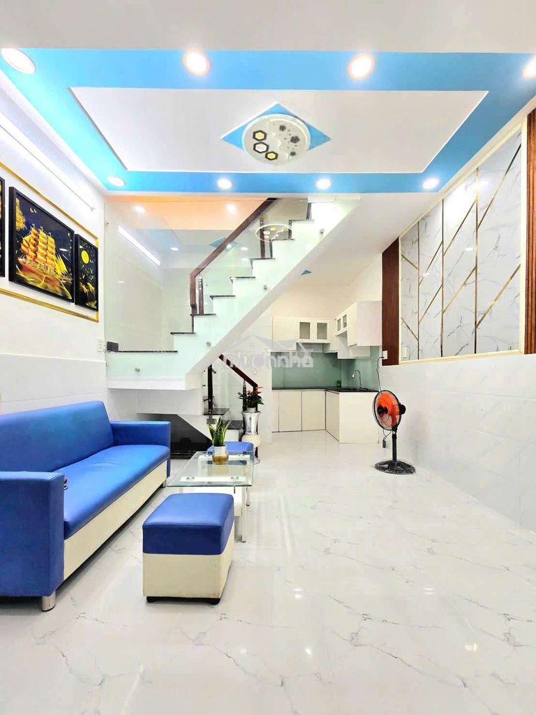 Nhà đúc trệt lầu vào ở liền đường huỳnh tấn phát