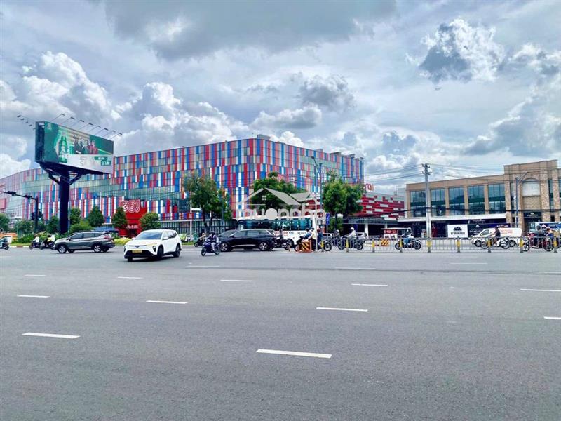 Cho thuê 25m ngang(1000m) mặt tiền đoạn bùng binh cộng hòa  siêu đẹp