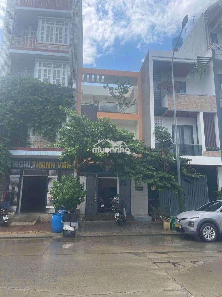 Nhà 3 lầu gần ngã tư 550