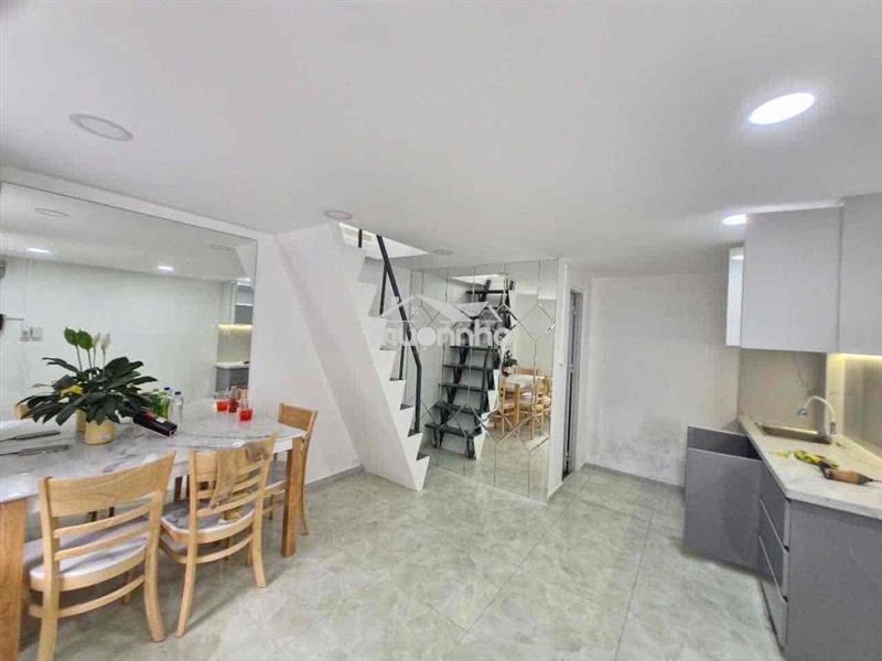 Nhà 2 tầng ngay ngã tư linh xuân thủ đức