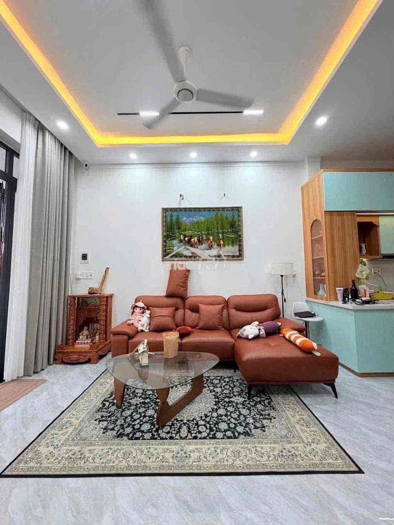 Cho thuê nhà đầy đủ nội thất - gần chợ phúc hải