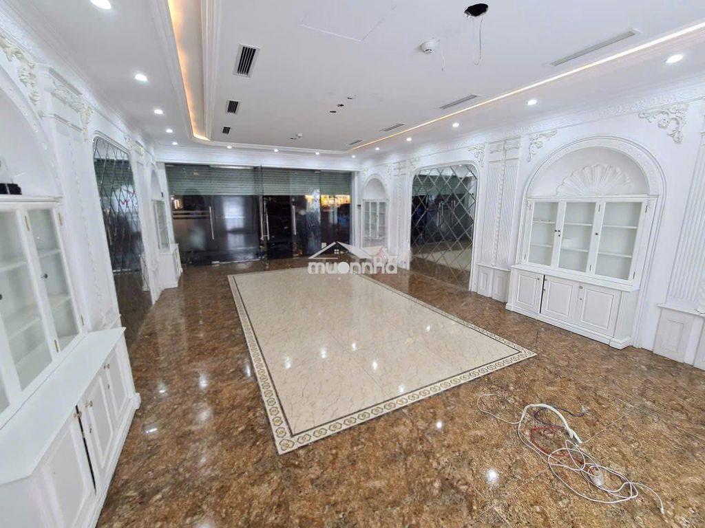 Nhà mặt phố nguyễn văn huyên. dt 70m2 x 6 tầng thông, thang máy, mt 6m - 4
