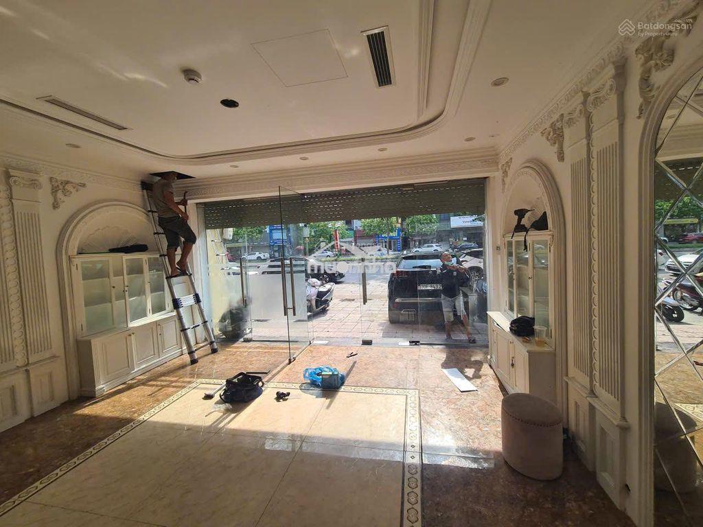 Nhà mặt phố nguyễn văn huyên. dt 70m2 x 6 tầng thông, thang máy, mt 6m - 2