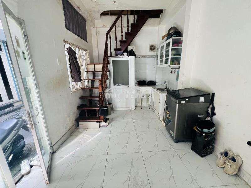 Nguyễn thị minh khai -q.3 - sát mặt tiền - 3 tầng btct- chỉ 3.1 tỷ tl. - 2