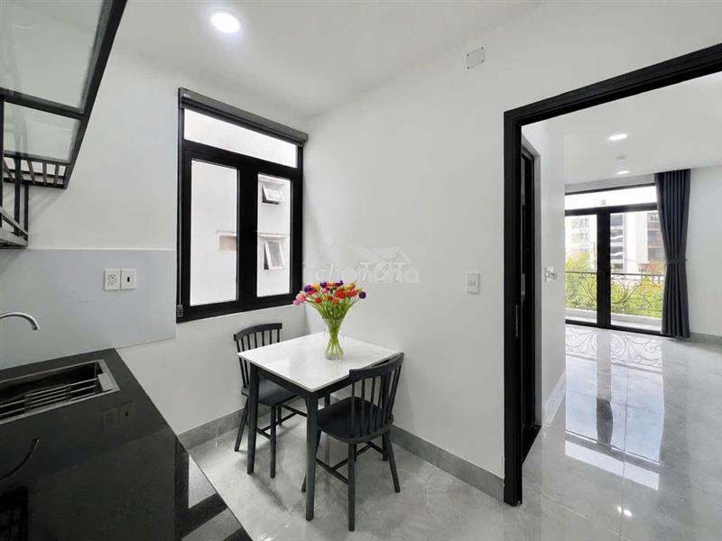 Căn hộ 1pn + ban công / studio gần ngã 4 phạm hùng - nguyễn văn linh