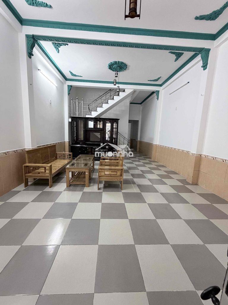 *Cho thuê nhà 2 tầng, đường nguyễn xí, gần hồ quý ly, giá thuê 11tr/th