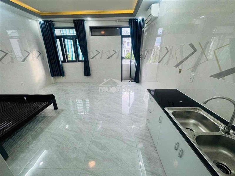 Phòng ban công 35 mét vuông mặt tiền đường phạm hồng nói dài