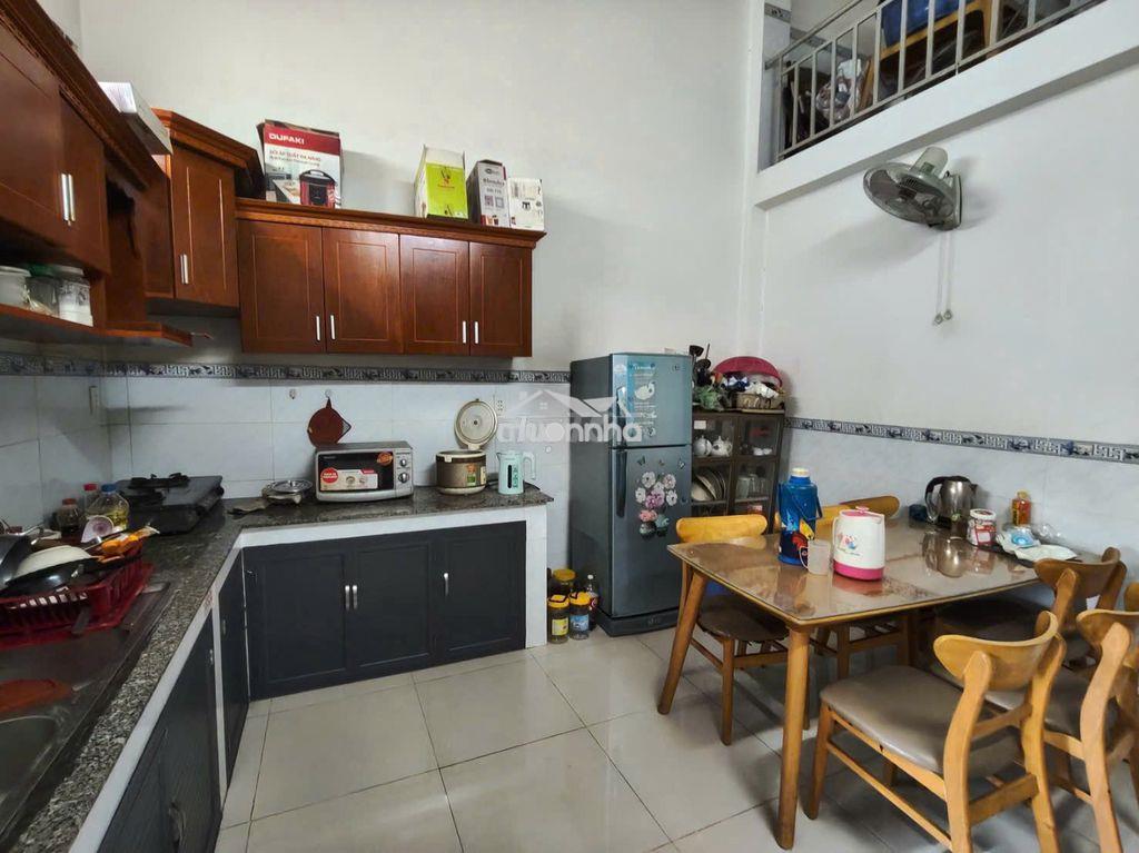 Bán nhà cấp 4 có gác lửng cách nguyễn đức thuận chỉ 50m giá 2ti2 - 2