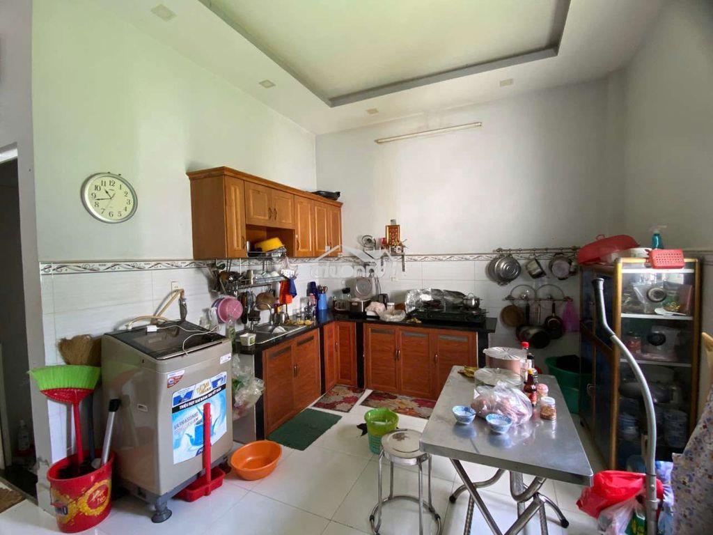 Bán nhà 2 tầng sáng bên đông tăng long vị trí đẹp  - 2