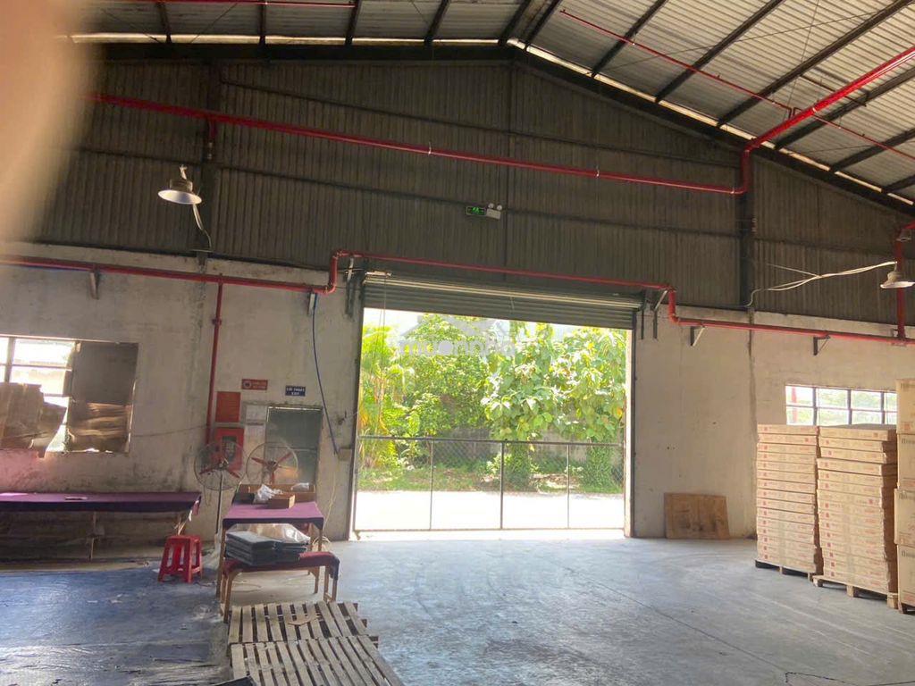 Cho thuê nhà xưỡng dt # 3400 m2 - 2