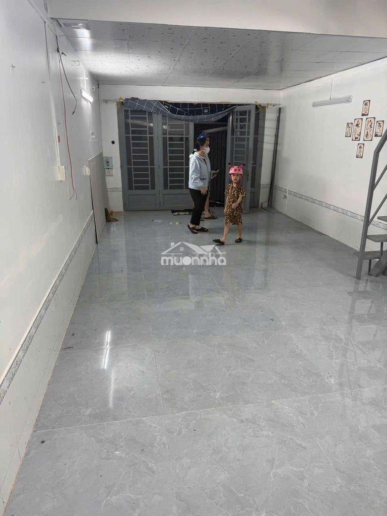 Gần vịt quay hùng trang, 4m x 10, 1 lửng, chỉ 4tr/tháng