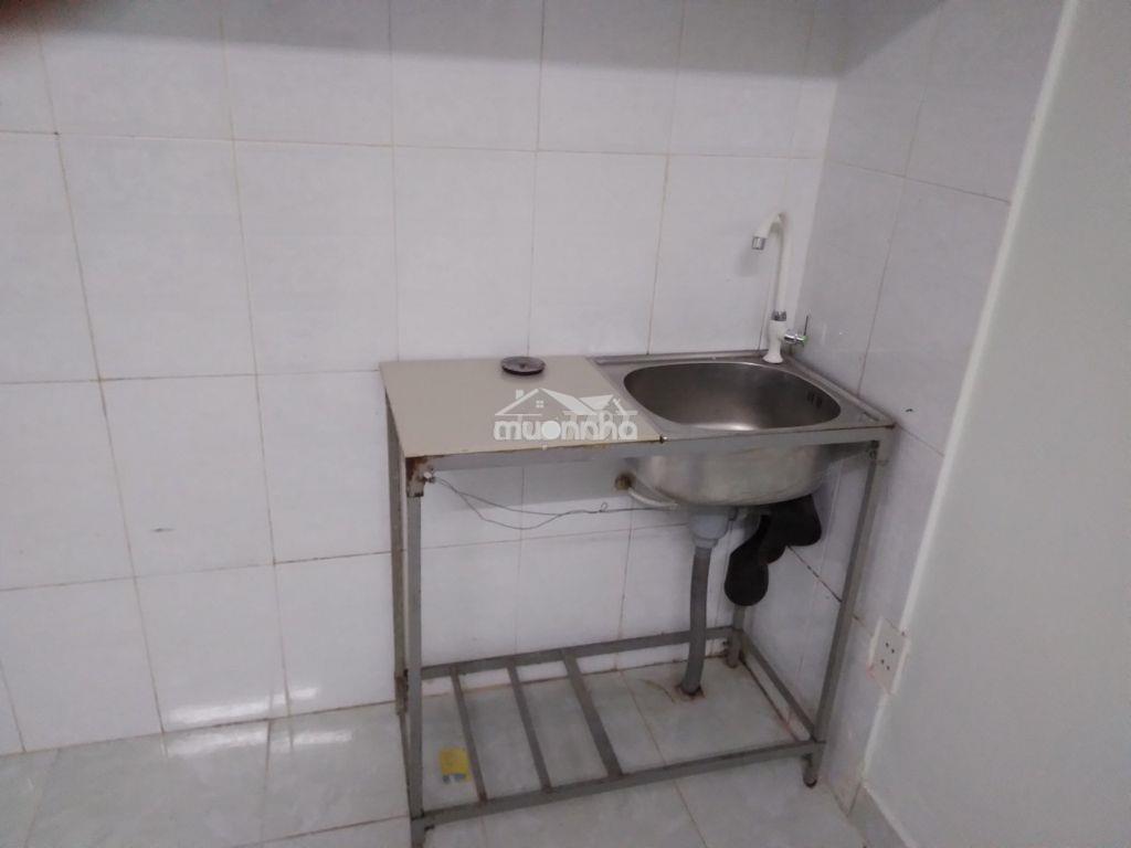 Chính chủ, phòng đẹp, thoáng mát, có cửa sổ lớn, 14m2 & gác rộng 6m2. - Ảnh 2