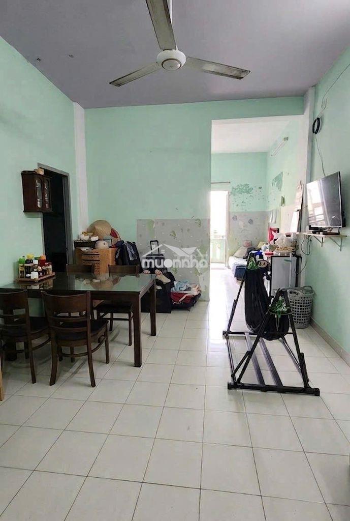 Cần bán gấp chung cư d2 phú lợi p7 q8, thang bộ tầng 1 - 3