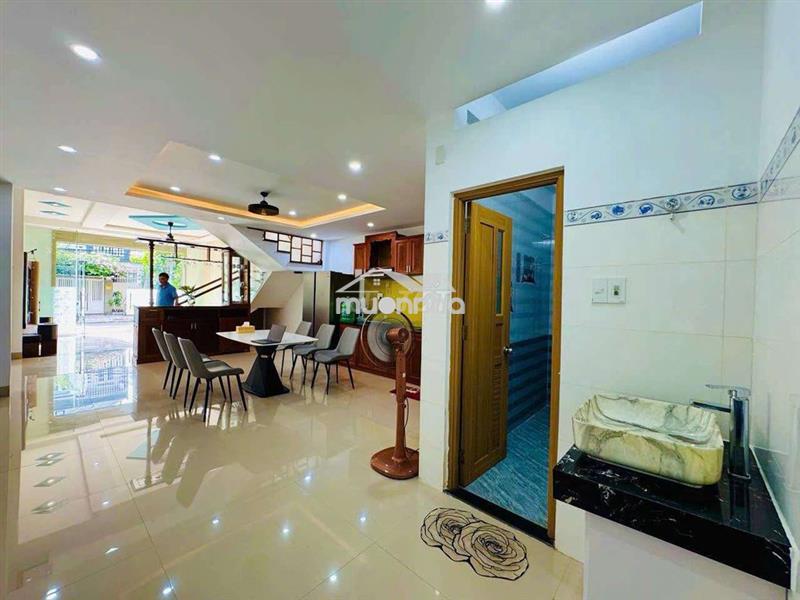 Cho thuê nhà 3 tầng mặt tiền đường phạm đình hổ 
