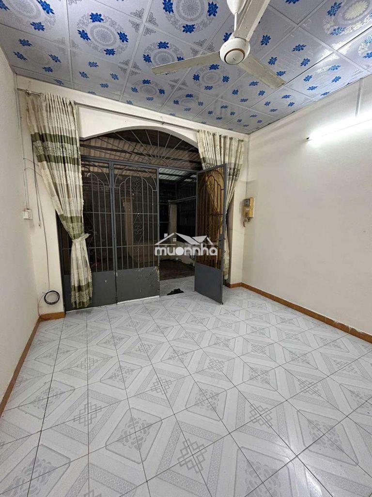Nhà 1/ phan văn hớn vô xíu, đường xe hơi