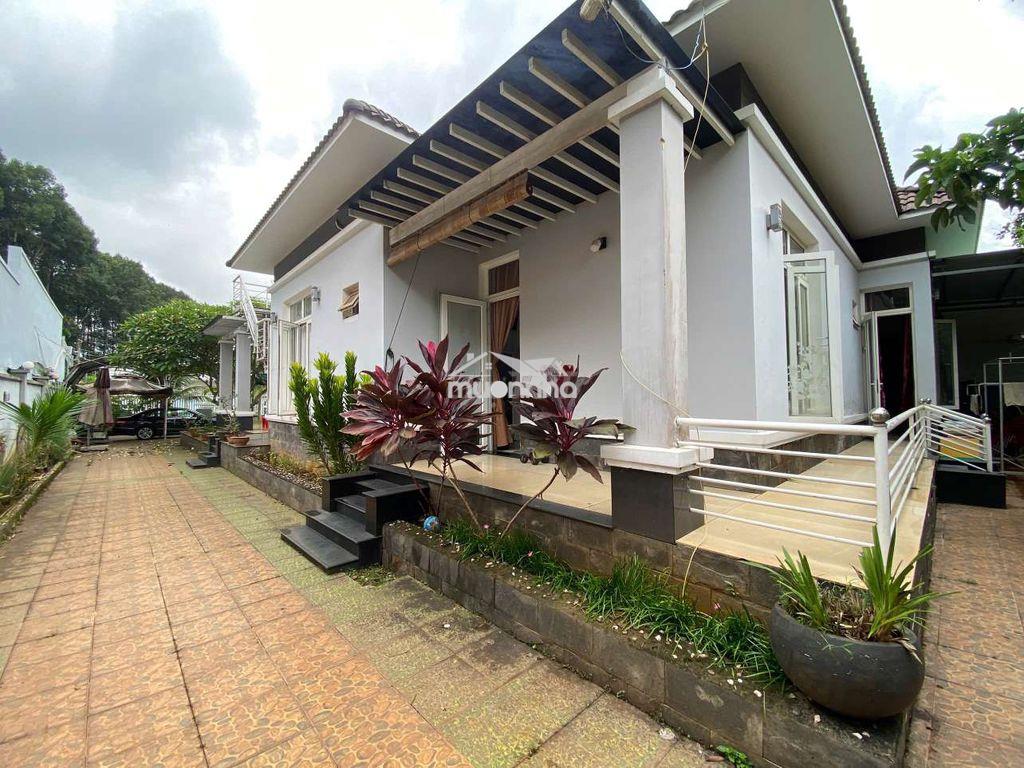 Bán biệt thự mái thái 3 mặt tiền đường nhựa - 1490m2 - 2