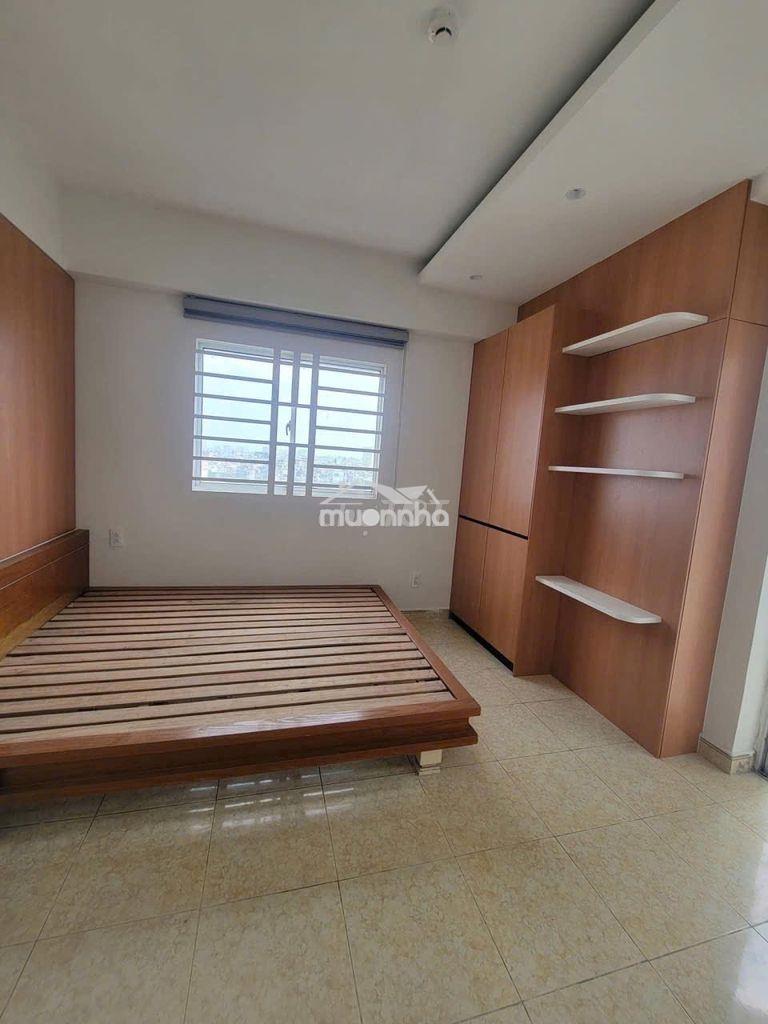 Căn 3 phòng ngủ sẵn nội thất c/c  hoa sen- lạc long quân giá 15tr/th
