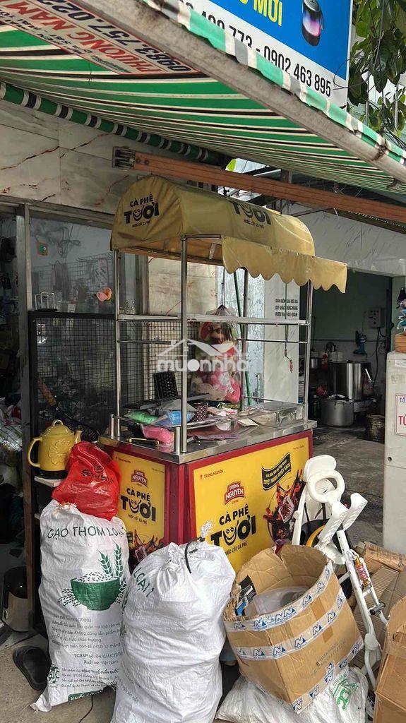 Cần cho tôi chỗ ngồi trước mặt bàn - 3