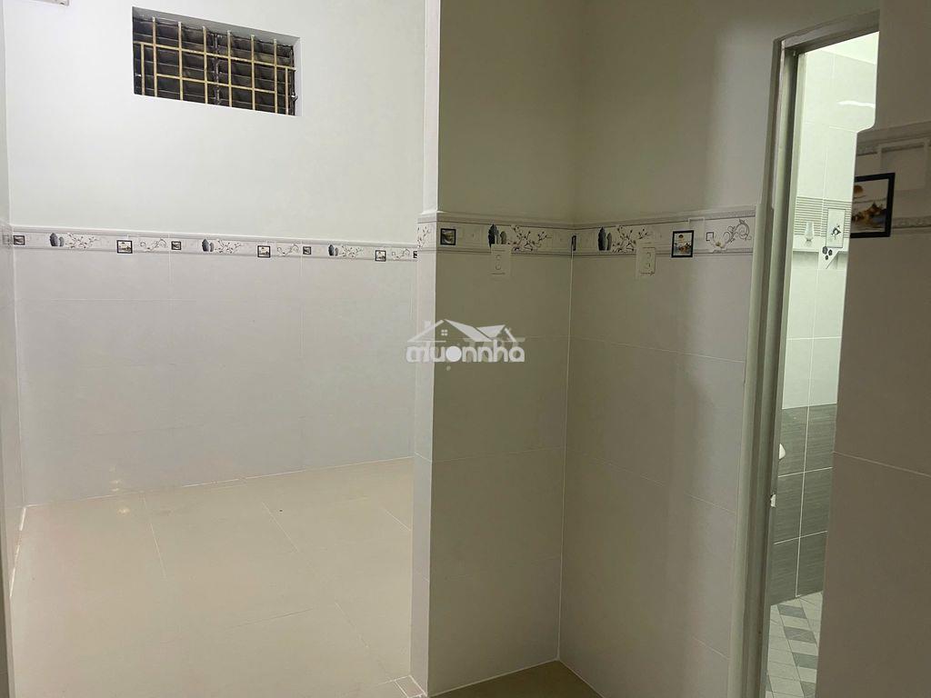 Nhà cho thuê 4.5x14m, t+l.  gần chợ dĩ an,  giá 20tr - 4