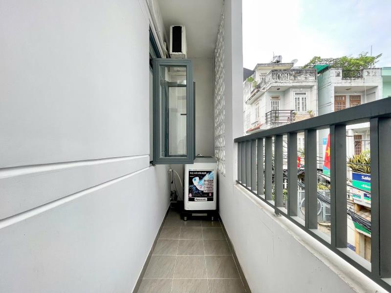 Cho thuê phòng trọ ban công riêng full nội thất đường dương quảng hàm  gần vlu3, iuh, gia định  cùng nhiều tiện tích nổi bật