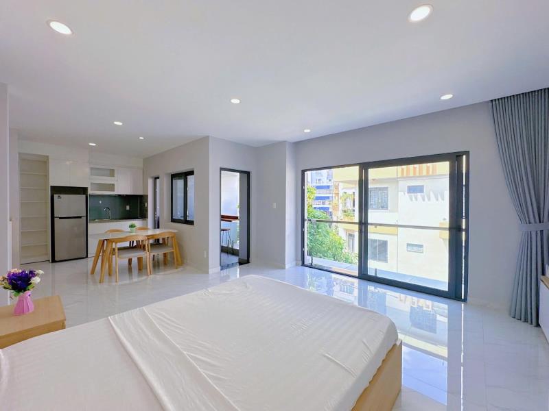 Cho thuê studio ban công 45m2 full nội thất ngay ngã tư hàng xanh - học viện cán bộ tphcm- chợ bà chiểu