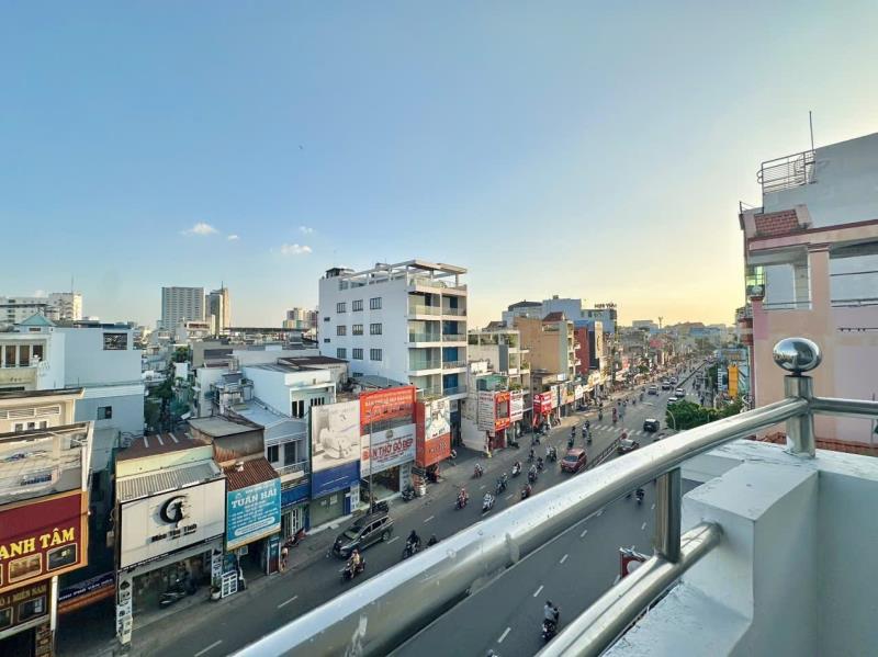 Cho thuê 1pn siêu rộng - tách bếp - ban công mặt tiền đường - máy giặt riêng - ngay ngã tư hàng xanh  - Ảnh 3
