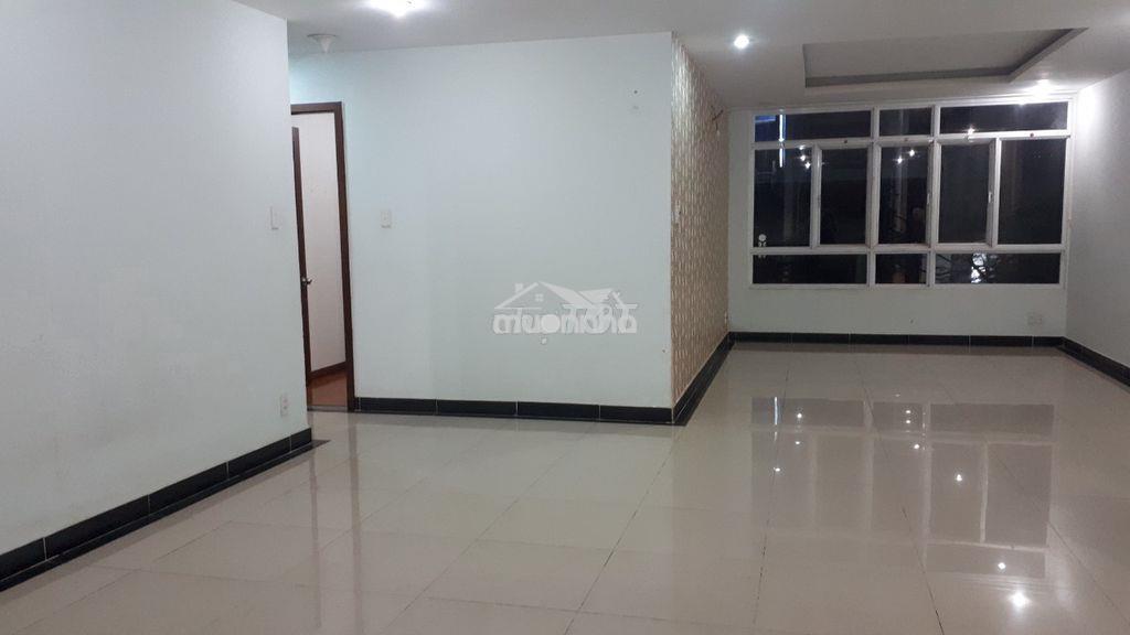 Cần cho thuê căn hộ giai việt -3pn nhà trống có rèm.giá: 12 triệu - 2