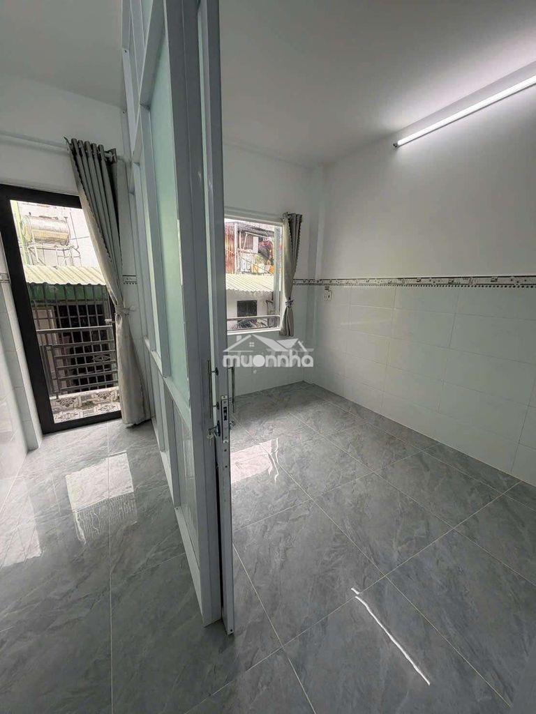 Sau lưng căn mặt tiền đường  bãi  sậy, gần  chợ  bình  tiên,  giá mềm. - Ảnh 2