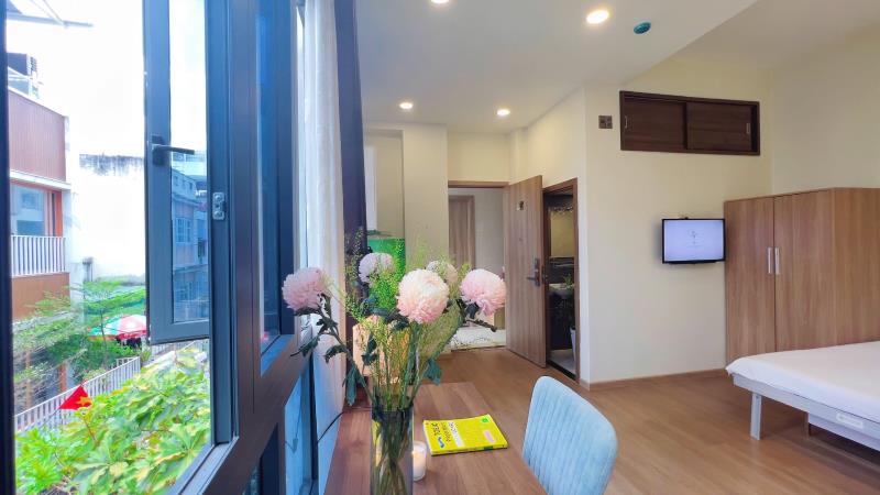 Cho thuê căn hộ 1 phòng ngủ, cửa sổ và ban công thoáng. trong khu vực nhiều cây xanh - Ảnh 4