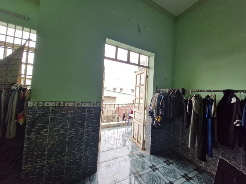 Bán nhà lê thị hoa 100m2 3 tầng chỉ 4.1 tỷ - ngang 6m sân rộng sát mặt tiền - Ảnh 2