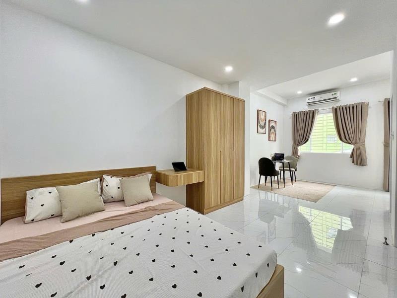 Cho thuê căn hộ rộng 40m2 ban công, tách bếp bình thạnh gần chợ bà chiểu, tiện đi gò vấp, q1