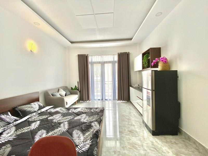 Thuê ngay căn hộ ban công tone đơn giản mới 100% ngay nguyễn thượng hiền gần khu phan xích long giáp quận 1,3 khu an ninh 