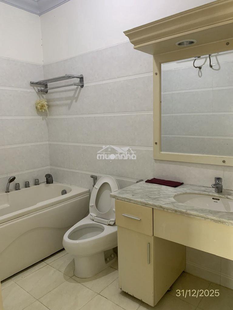 Cho thuê căn hộ tầng cao 92m2 có máy giặt, máy sấy chung cư homyland 1 - 2
