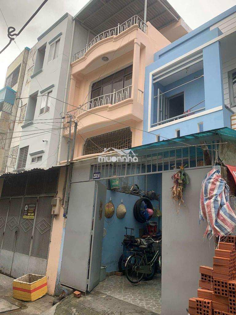 Diện tích: 4,5x15m trệt, 2 lầu st, 3 pn lớn
