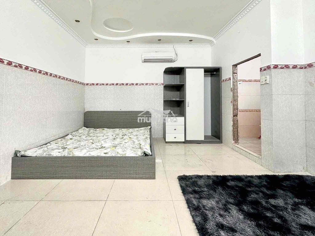 Phòng ban công, cửa số, có chổ đậu oto - Ảnh 3