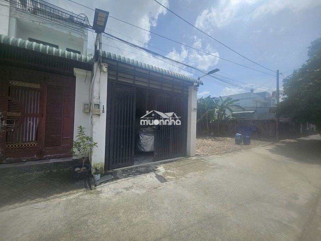 Mình chính chủ cần bán căn nhà 4*24 - hẻm xe hơi - xe đậu trong nhà - 3