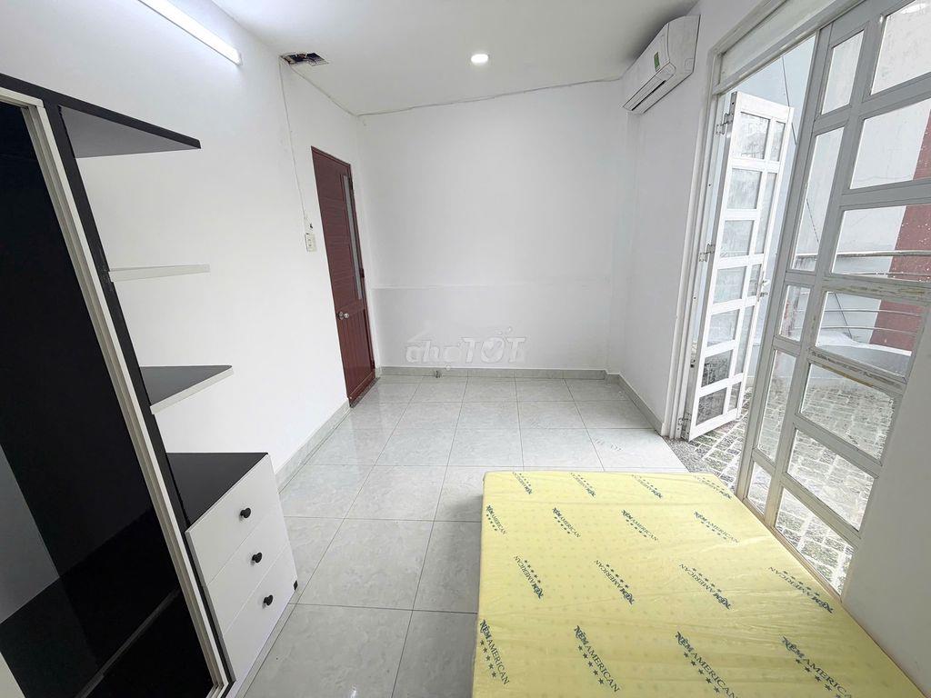 Nhà mới đẹp, ban công thông thoáng, bếp tách riêng biệt - Ảnh 4