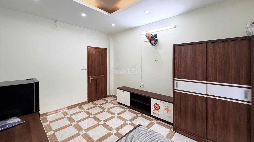 Cho thuê phòng rộng rãi có ban công đầy đủ nội thất ngay ngã tư bốn xã - Ảnh 2