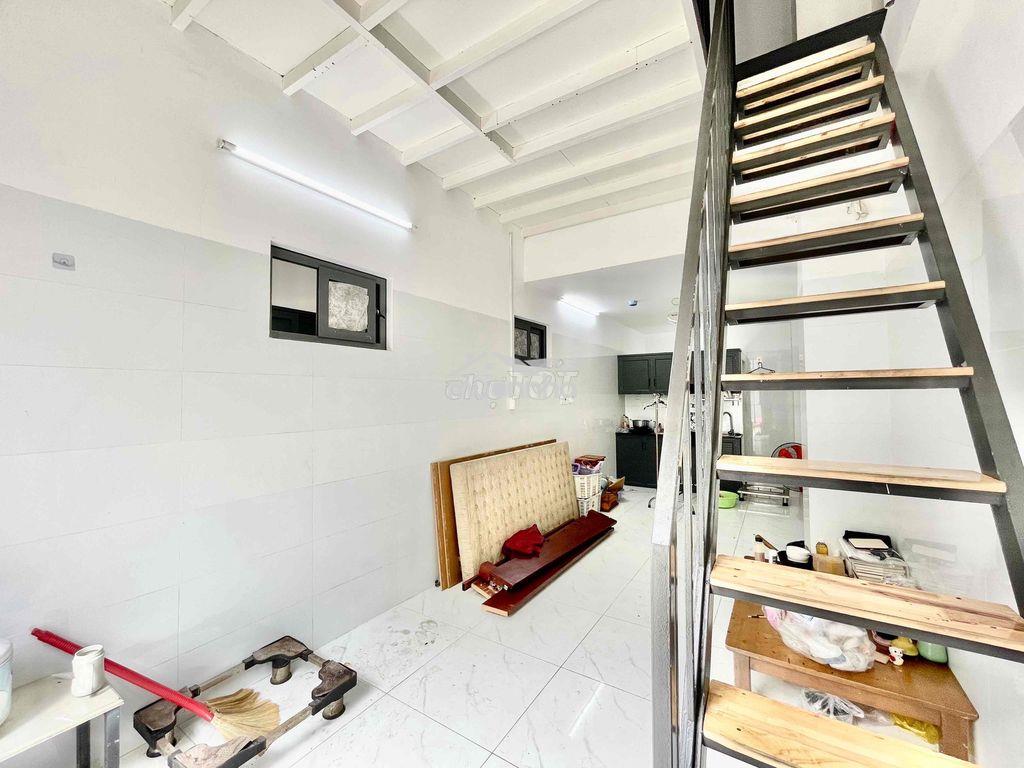 Cho thuê nhà nguyên căn 1 trệt 1 lầu ngay đoạn giữa nguyễn văn quá - Ảnh 3