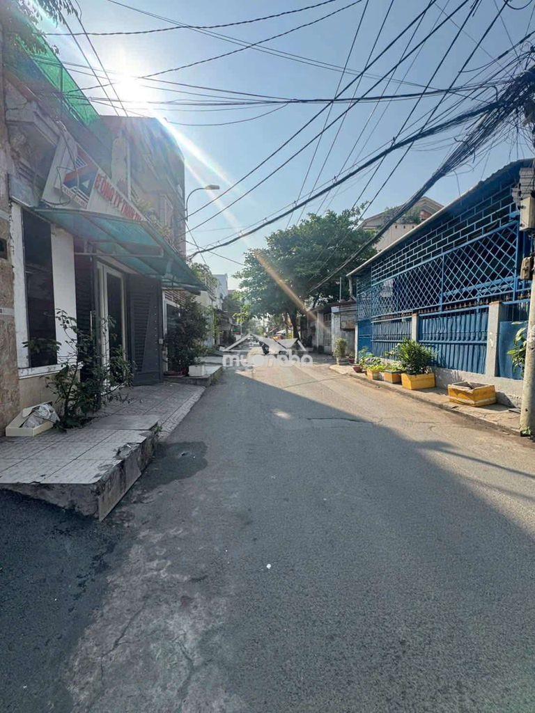 Chdv  phòng thu nhập 35tr tô ký sát dh giao thông hẻm 8m giá 9.3 tỷ