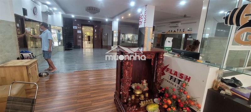 Nguyên tòa. sd. 900m2. giá 70tr. còn 3tầng 40tr . hầm thang máy. ml