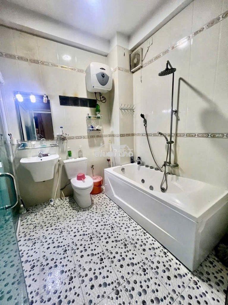 Nhà xây 4 tầng - dt 132m - đường số 22 cạnh nguyễn duy trinh - 4