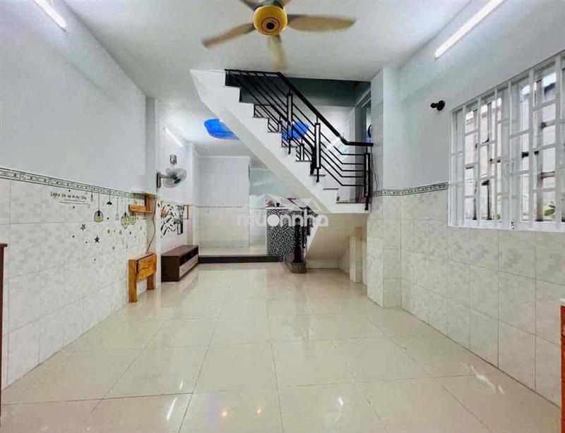 Cho thuê nhà- 44m2- 2pn + 2 wc- hẻm 4m- lý chiêu hoàng,q6- 10tr
