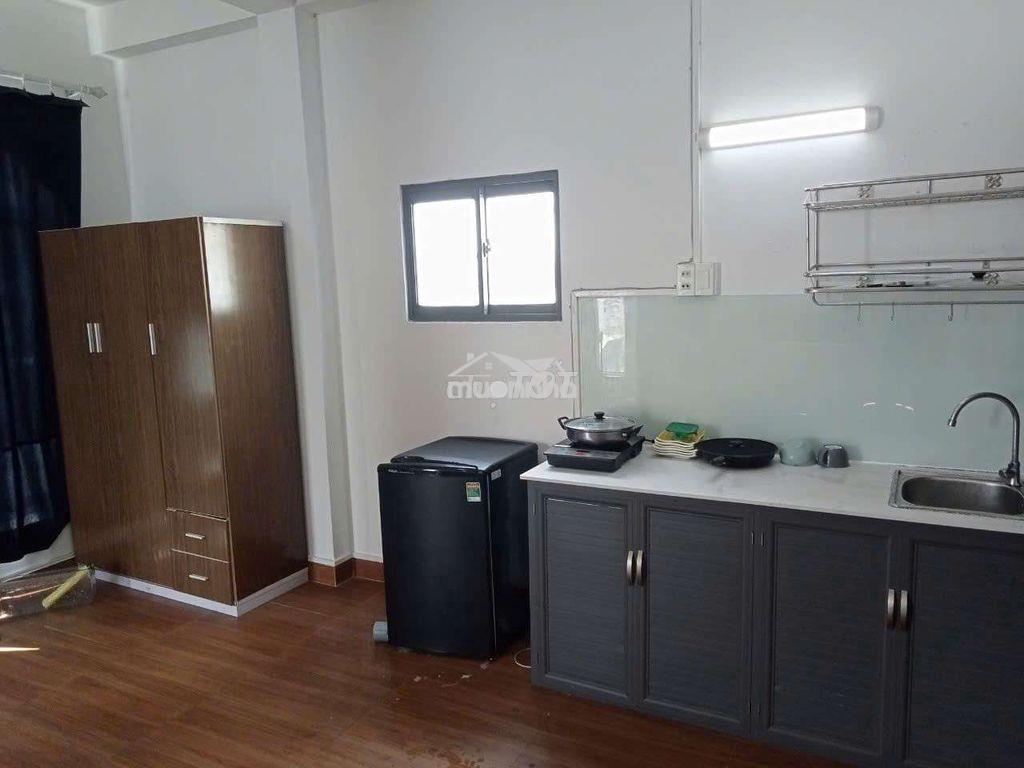 Phòng lớn, mới, đẹp, nội thất cao cấp, có bancong, vieu đẹp, giờ tự do - 2