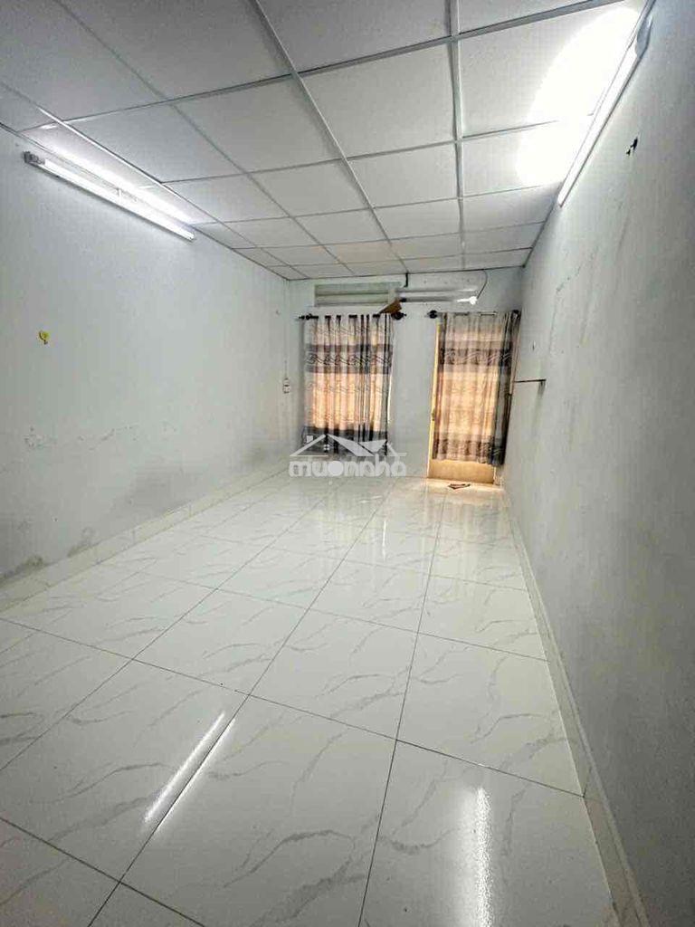 Bán nhà hẻm thông lạc long quân p11 tân bình. dt: 3m3 x 17m 1 lầu 5ty2 - Ảnh 3