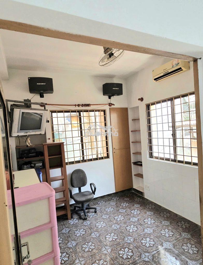 Nhà nguyên căn đường cmt8, 2pn 11tr - 3
