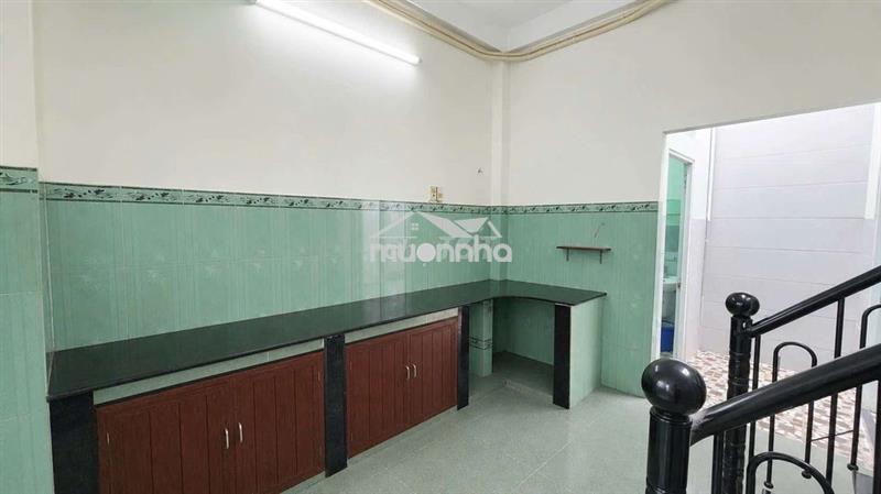 Nhà 6 phòng 4 x 20m gần đầm sen