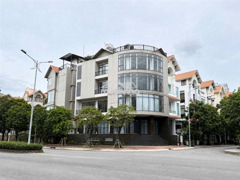 Cho thuê nhà góc 2 mặt tiền him lam trung tâm quận 7 900m2