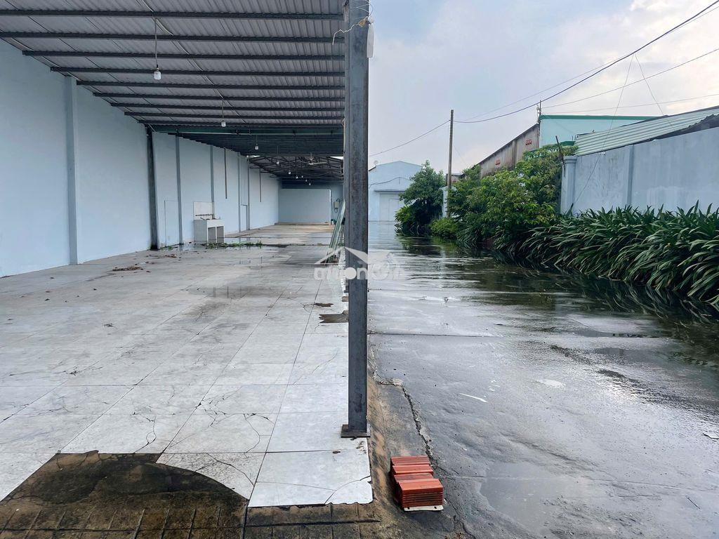 Cho thuê xưởng 1700m2, thđ, giá 100tr, có sẵn 3pha - 4