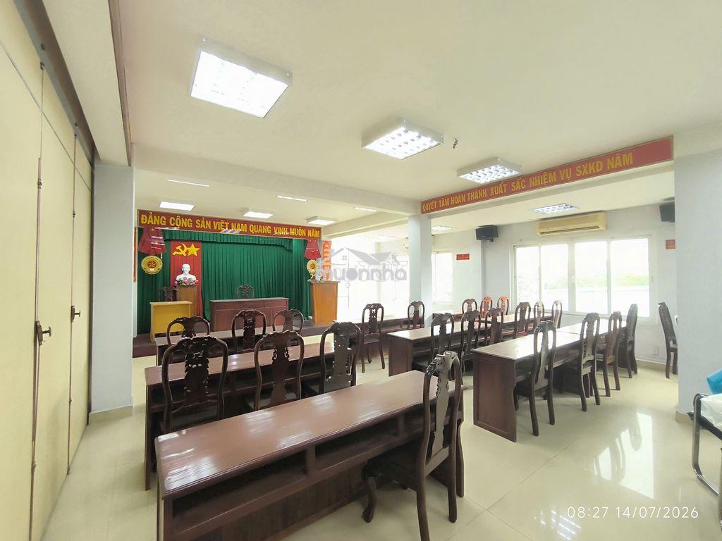 Cho thuê cả tòa nhà mặt tiền đ. trường sơn-tân bình ngang 12m rộng rãi - Ảnh 4